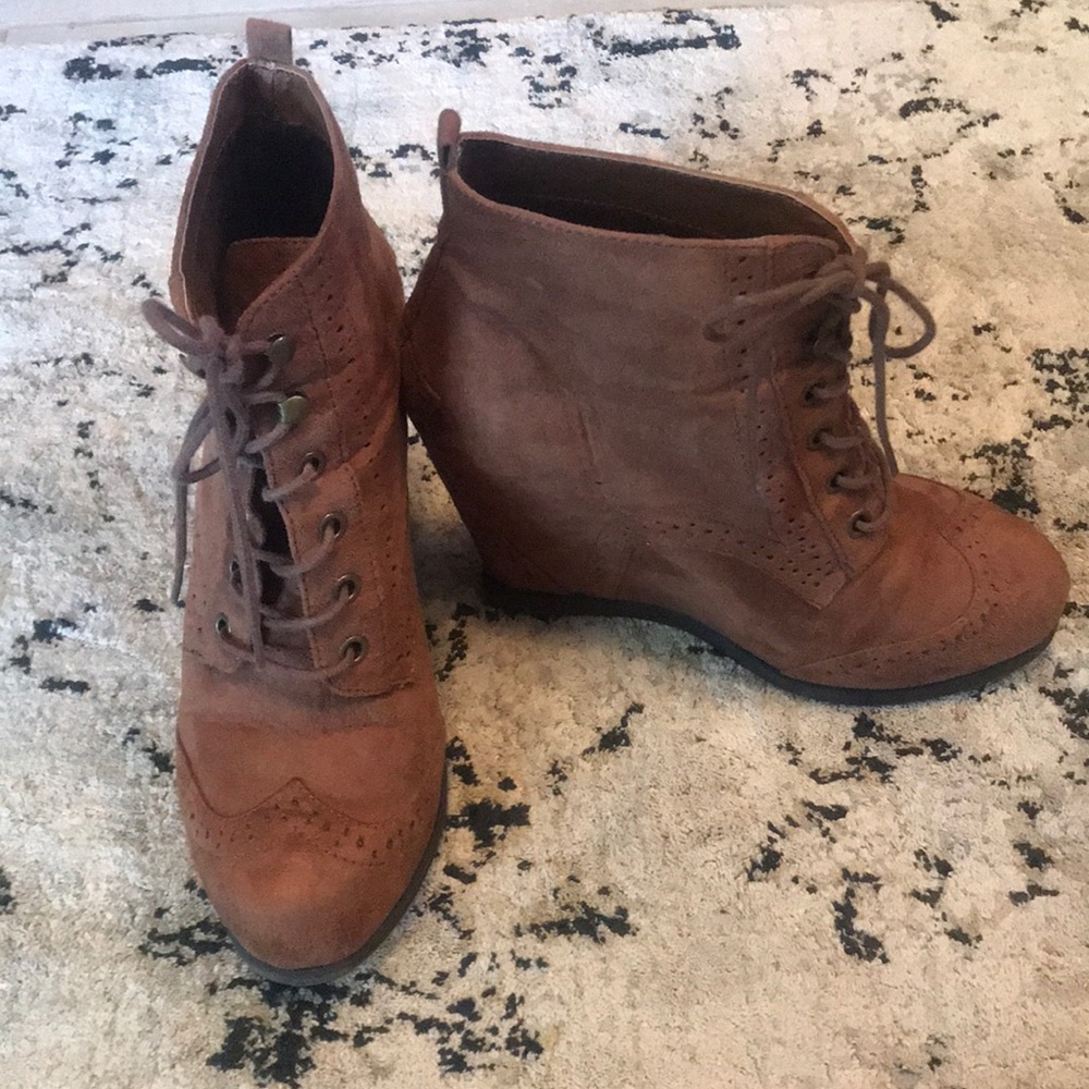Suede wedge shoes